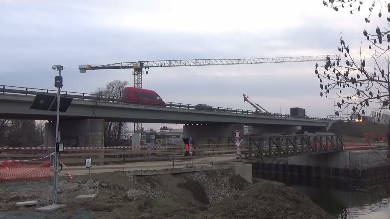 Budování dálničního mostu a obří dálniční křižovatky  D1 a D2.