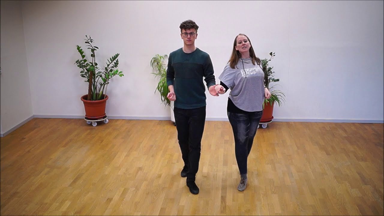 Cha Cha Cha - gestoppte Promenade, Verschieben, Carré und Spotturn Promenade
