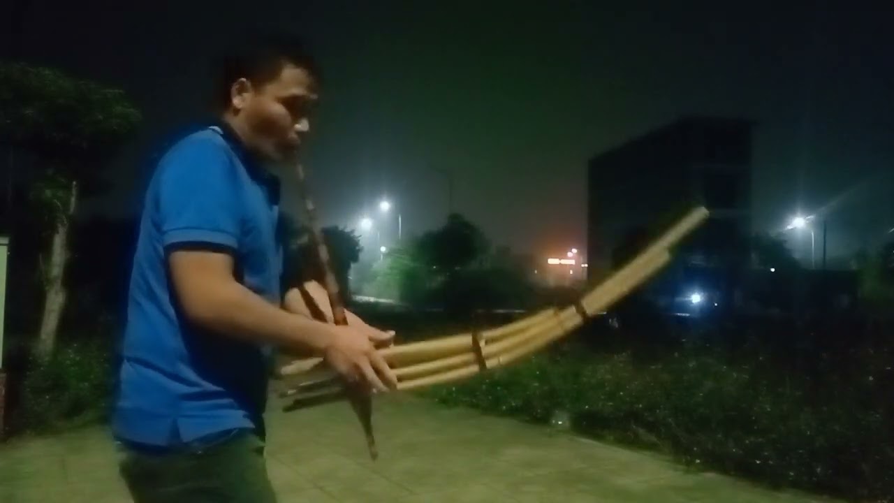 Cev qeej rau hauv qhua ntxhais vauv nawj 