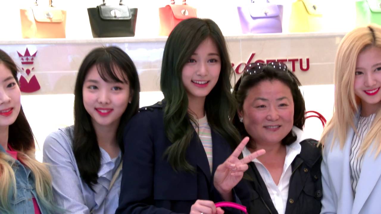 레드체뚜 X 트와이스 팬 싸인회