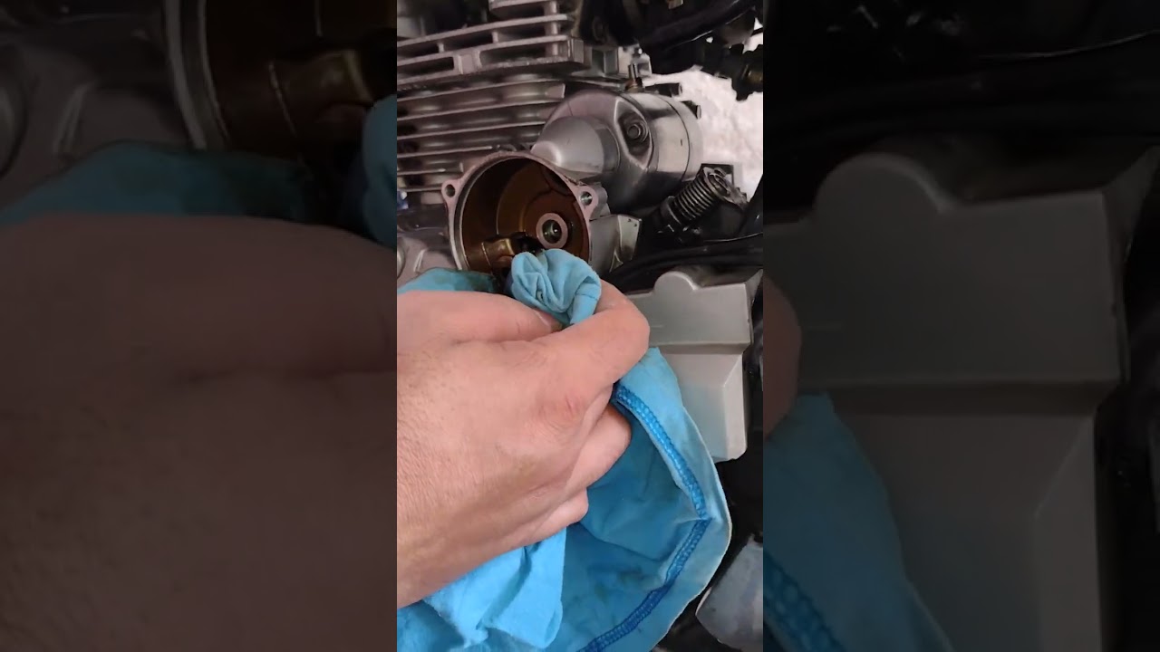 (SEM ENROLAÇÃO). como retirar o motor de partida da fazer 250/2006.