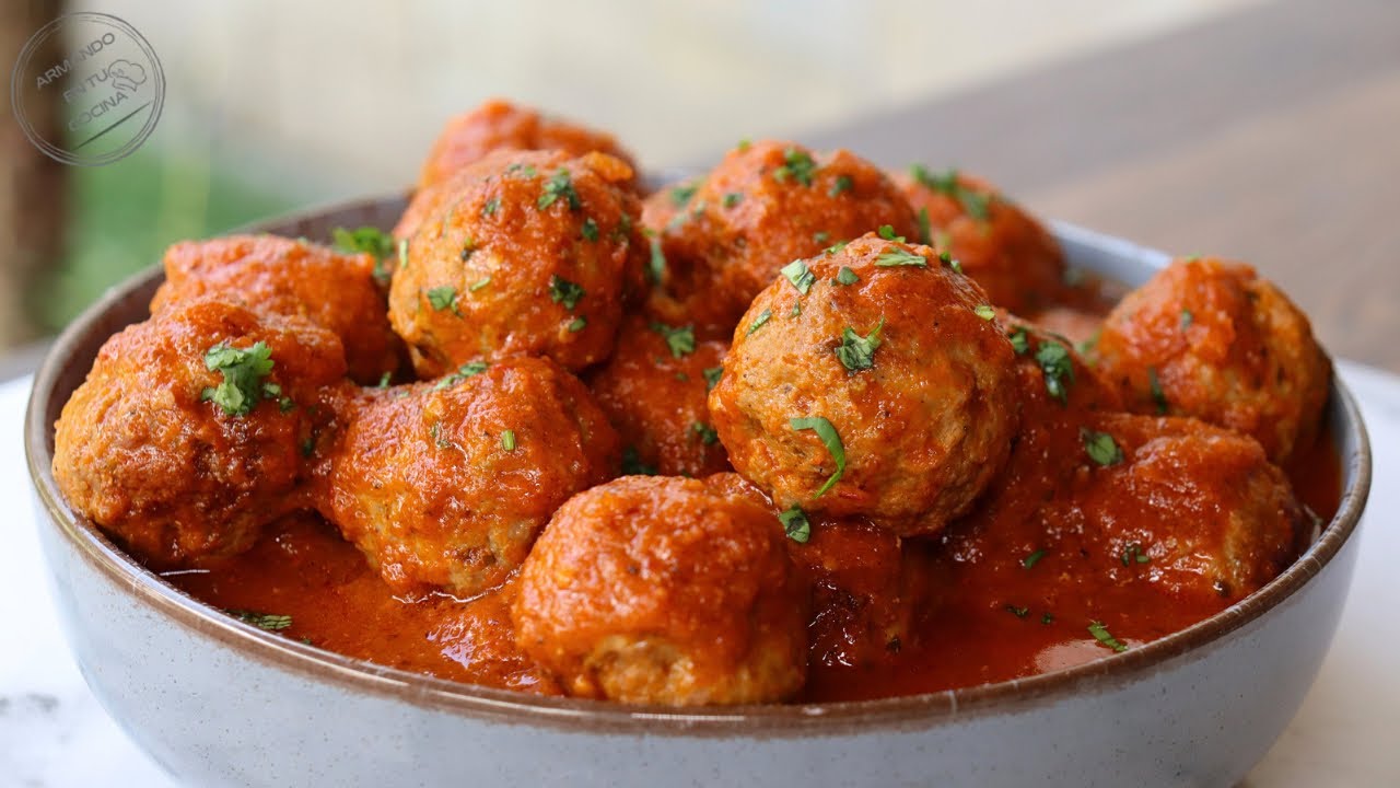 Albondigas En Caldillo De Jitomate Con Un Toque De Chipotle