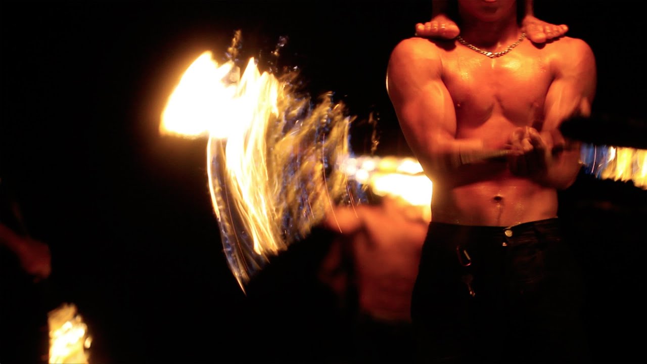 โชว์ควงกระบองไฟ เกาะเสม็ด Fire Show at Koh Samed, Rayong, Thailand