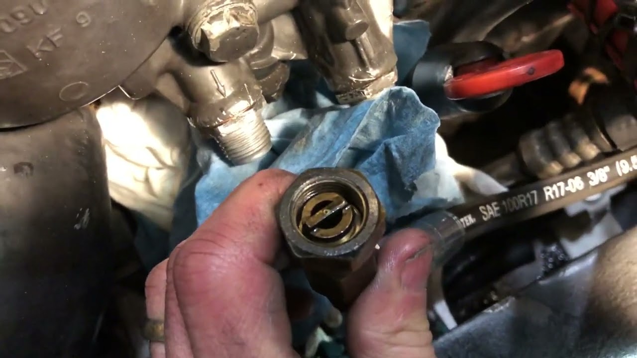 Priming the 906 LA fuel system - Part 1 of 3