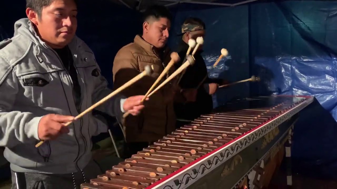Bendiciones a la Cumpleañera  Acompañada con la Marimba Voz Cuchumatán en Oakland Ca🙏🏻🎊🎉🎀.