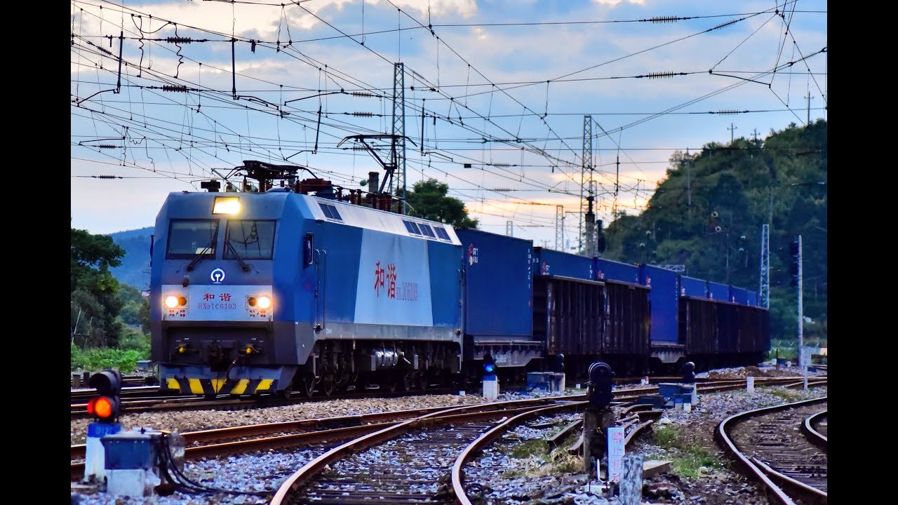 [China railway] HXD1C型電力機車牽引下行貨列通過郴州站
