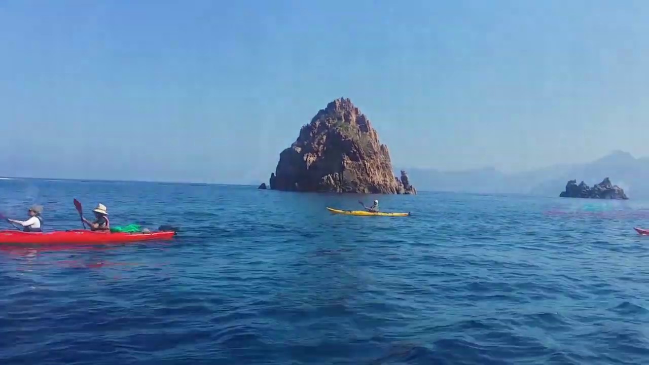 Kayak de mer Corse - Séjour en itinérance - Cors'Aventure - Les Calanques de l'île de beauté
