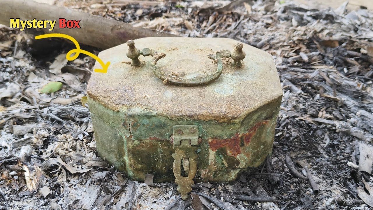 I Found 100 Year Old Mystery Box Can I Restore it | What's Inside 🤔