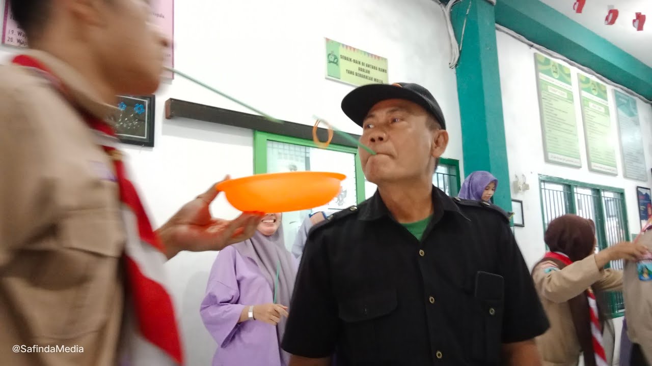 Lomba Estafet Karet bersama Guru-Guru Safinda