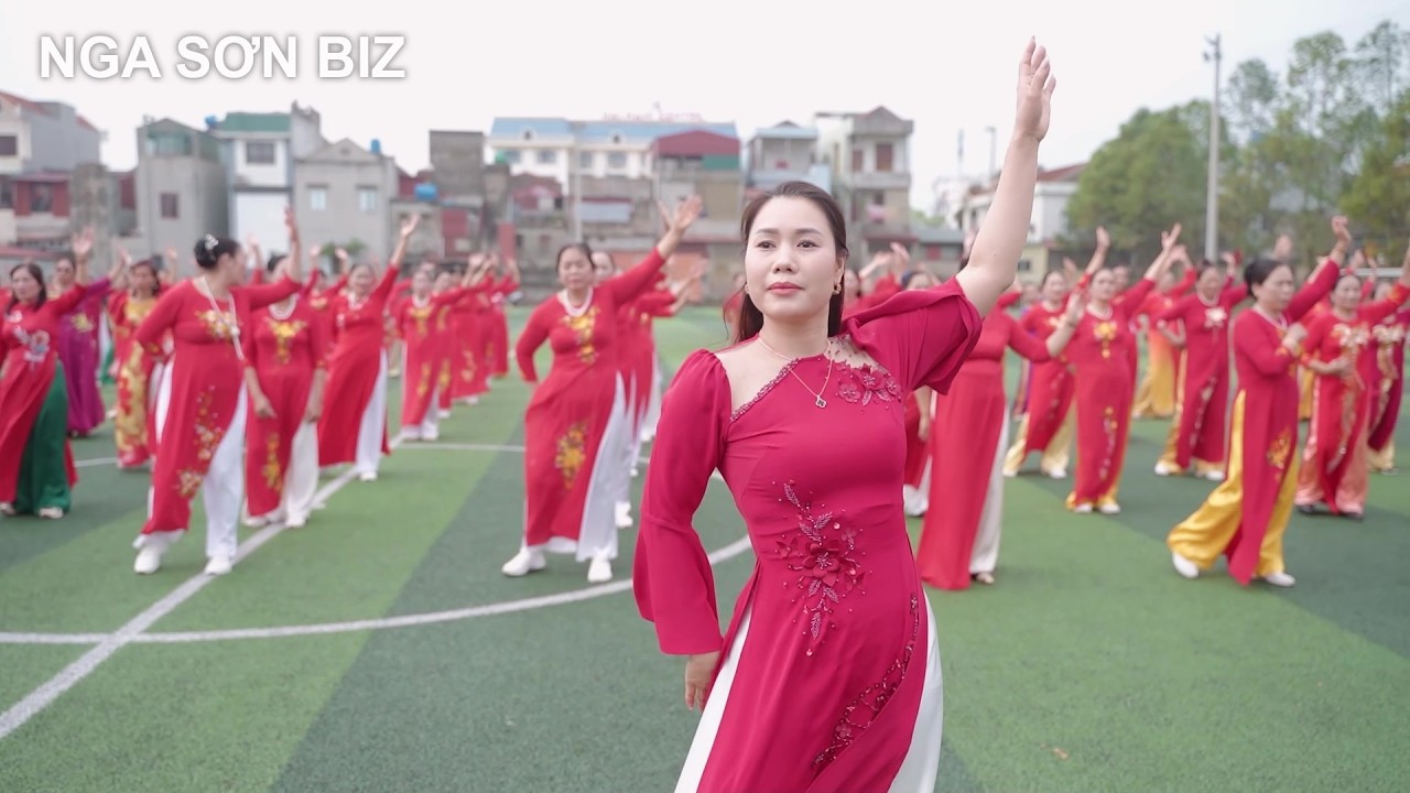 Phụ nữ Nga Sơn rộn ràng biểu diễn dân vũ chào mừng ngày Quốc tế Phụ nữ 8/3 💃🌸