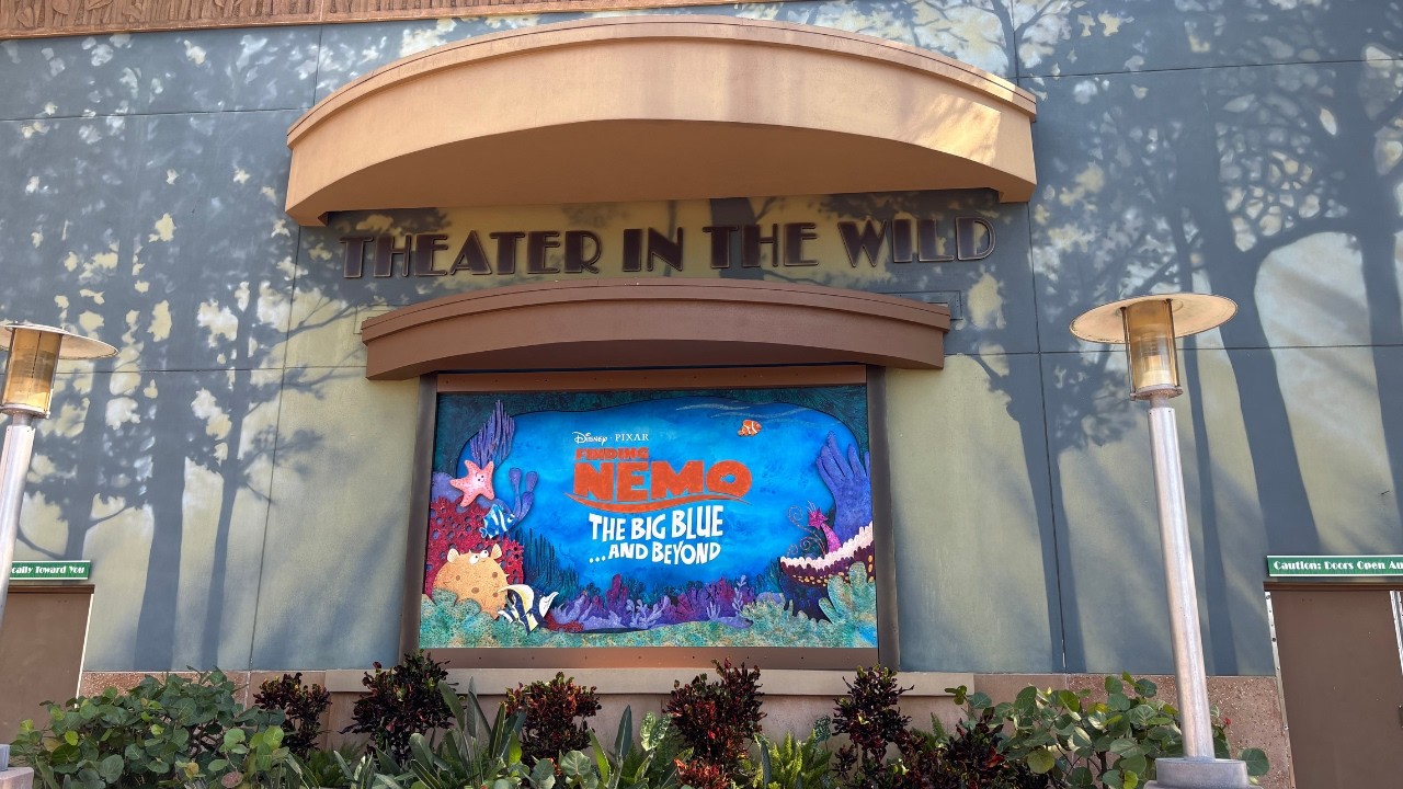 Finding Nemo The Big Blue and Beyond! (Walt Disney World) - Animal Kingdom - 4K POV