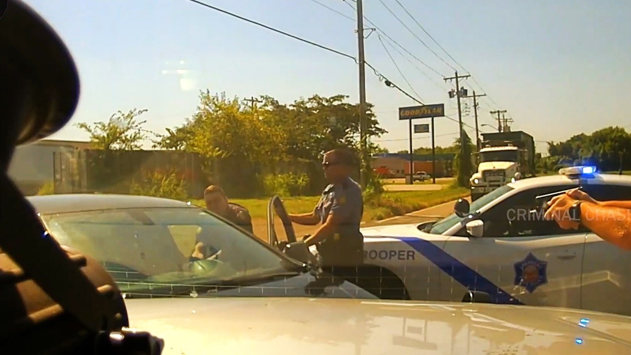 21-летний водитель скрылся от полиции штата Арканзас после остановки за нарушение правил дорожног...