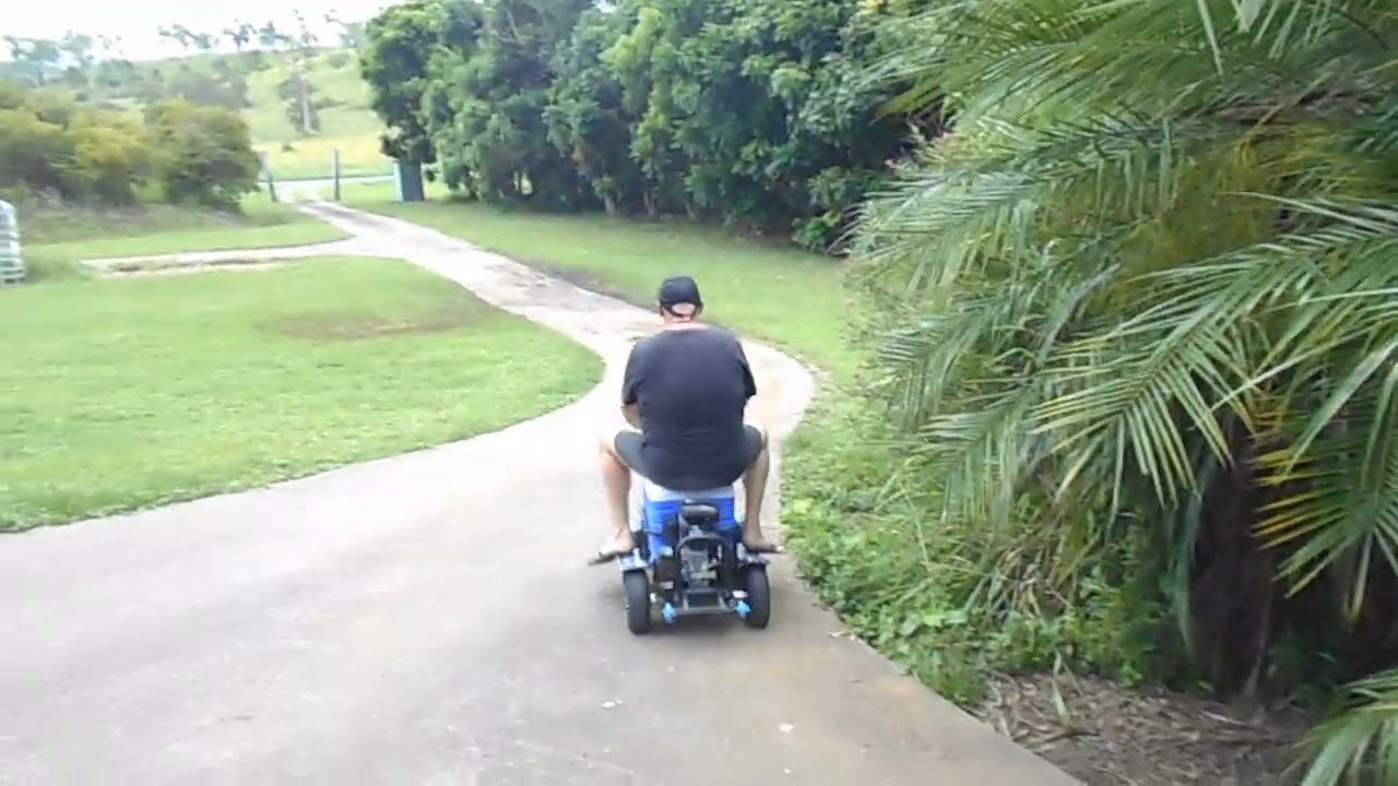 chilly bin & esky racer 80CC can do 30 kms an hour with tuning