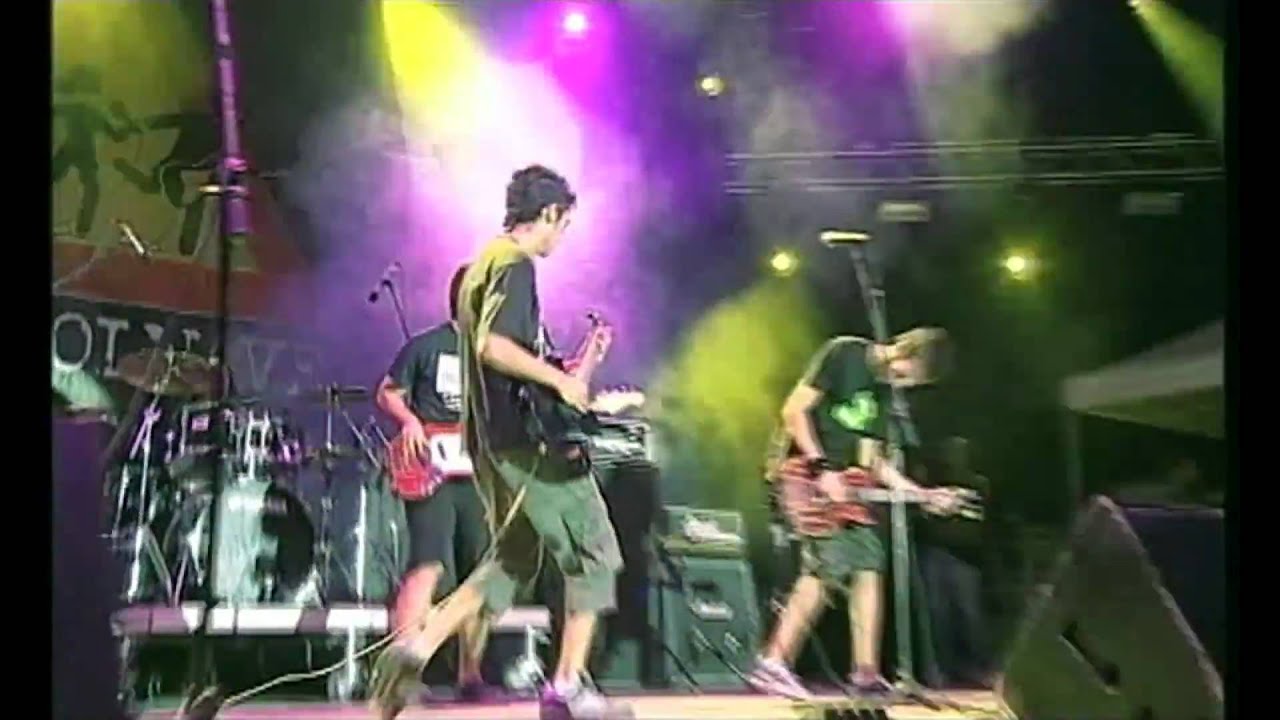 Parafernelia LIVE @ SCHOOLWAVE 2009 (HD 1080p)