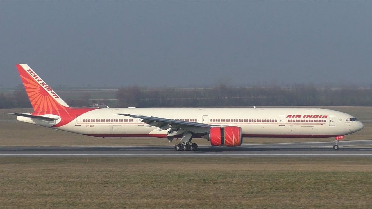 Air India Boeing 777 landing at Vienna Airport | VT-ALQ