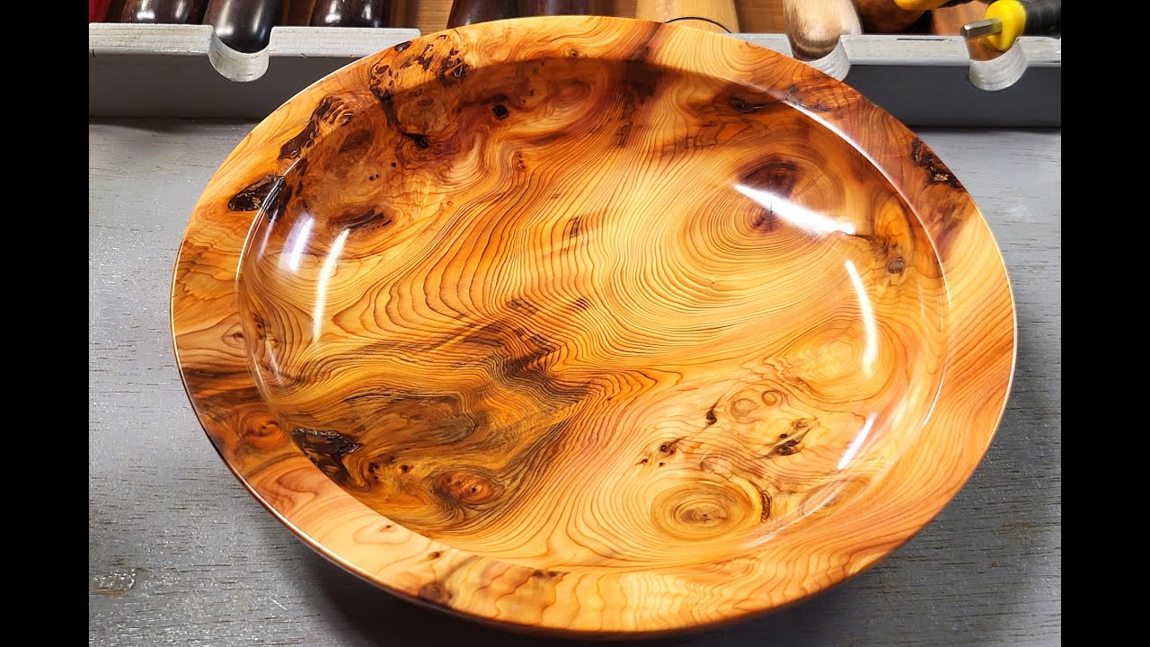 Probably the nicest piece of YEW I've ever seen. #woodtrning #beginnersproject #irishyew