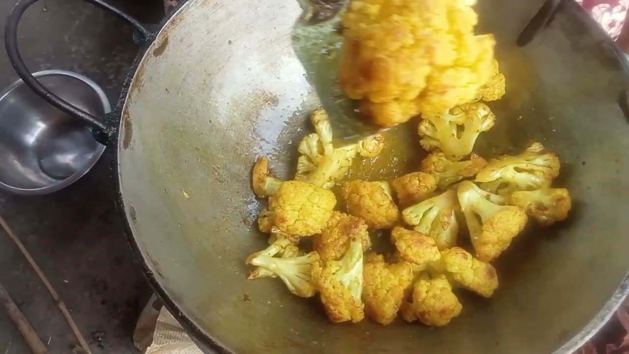 সজনে ফুলের খিচুড়ি রেসিপিটা যদি না খেয়ে থাকেন তাহলে অবশ্যই এইভাবে বানিয়ে খেয়ে দেখুন দারুন লাগবে 