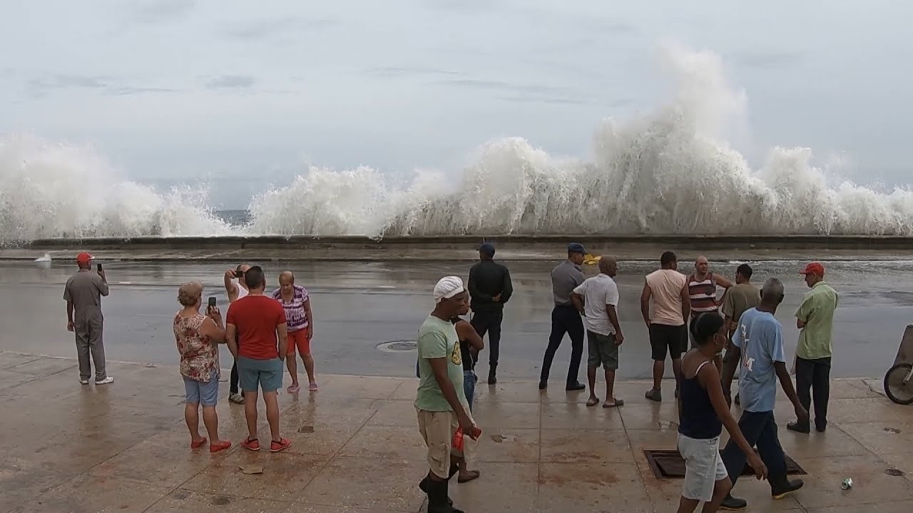 La Habana se queda sin electricidad tras el paso del huracán Ian