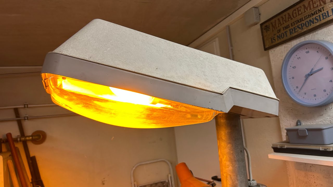#17 Siemens 5NA550 SL100 1x NAV-E 100W Straßenleuchte Straßenlampe Straßenlaterne