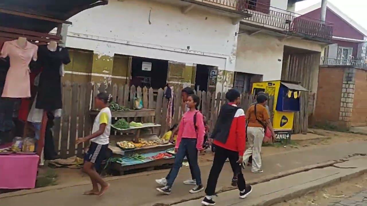 Ambohimena by Miarivola Mahazina to Zaodahy Antsenakely - Streets view of Antsirabe Madagascar 