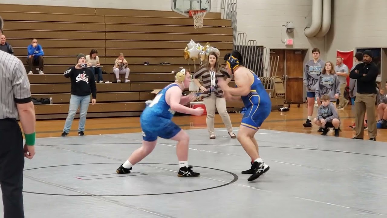 Robert Heavyweight Match against Caroline Middle School