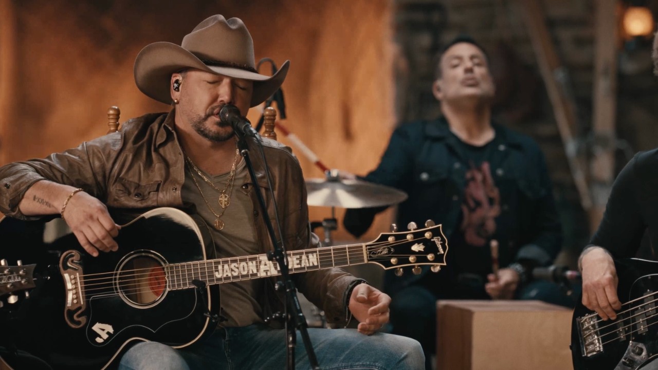 Jason Aldean - Don't Tell On Me (Fireside Sessions)