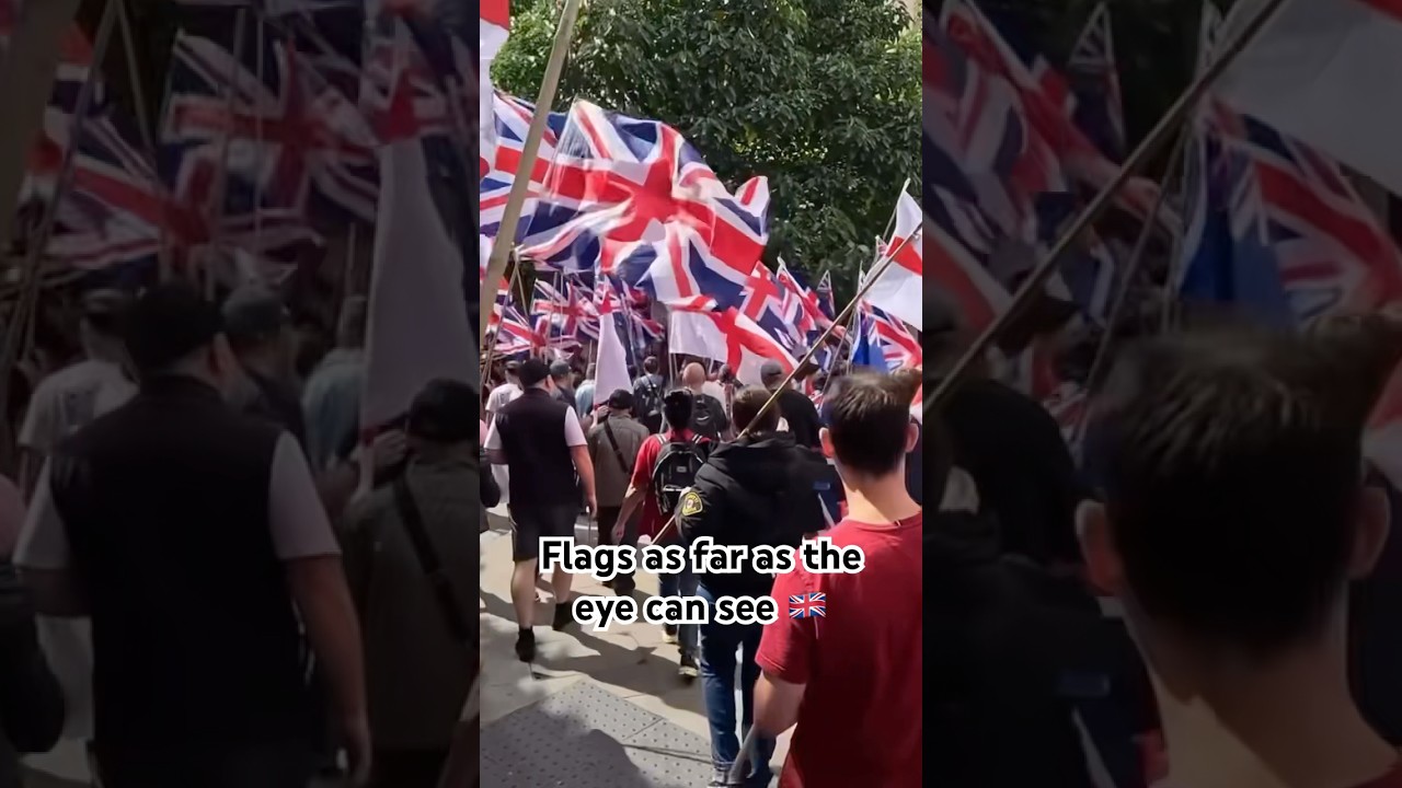 Manchester say YES! To the Union Jack 🇬🇧 #fyp #shorts #protest #uk #england #flag #manchester