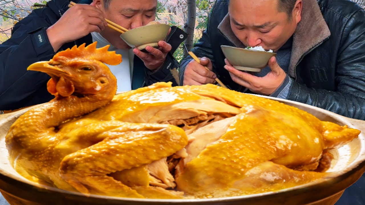 抓隻鯽魚，二弟做“鯽魚燉風乾雞”，湯鮮味美直接拌飯真過癮！【鐵鍋視頻】