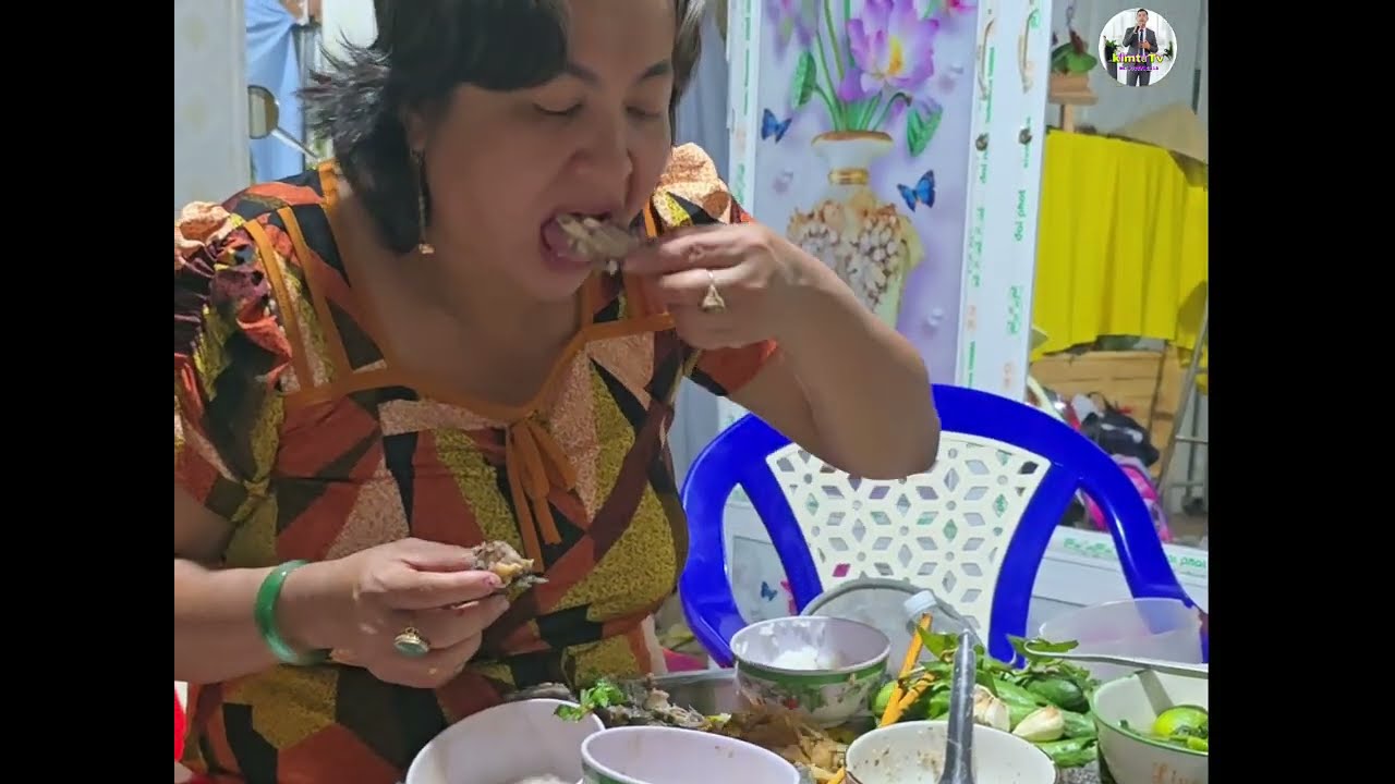Bà xuyến mắt nai nầy lạ quạ cả nhà ăn quá tr,ời