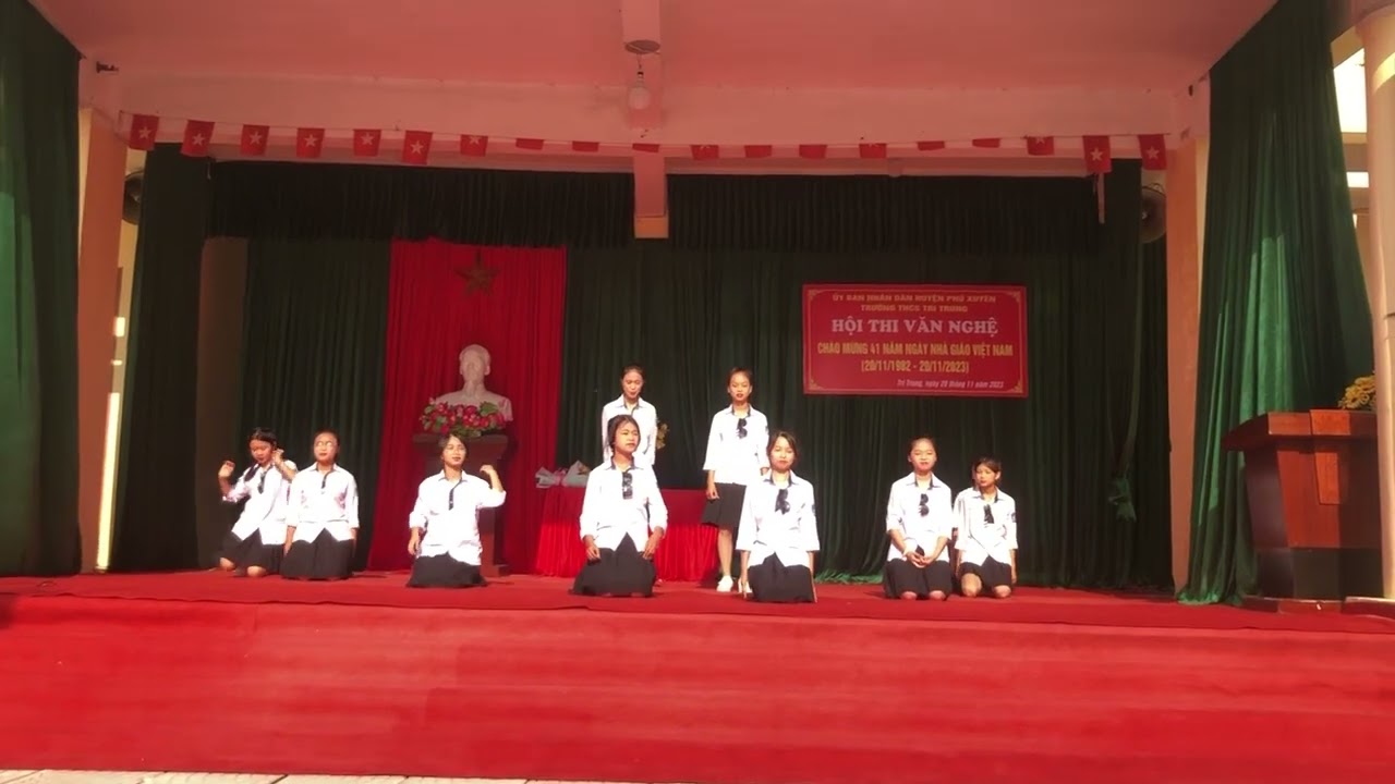Có hẹn với thanh Xuân và nụ cười 18,20. Lớp 7a