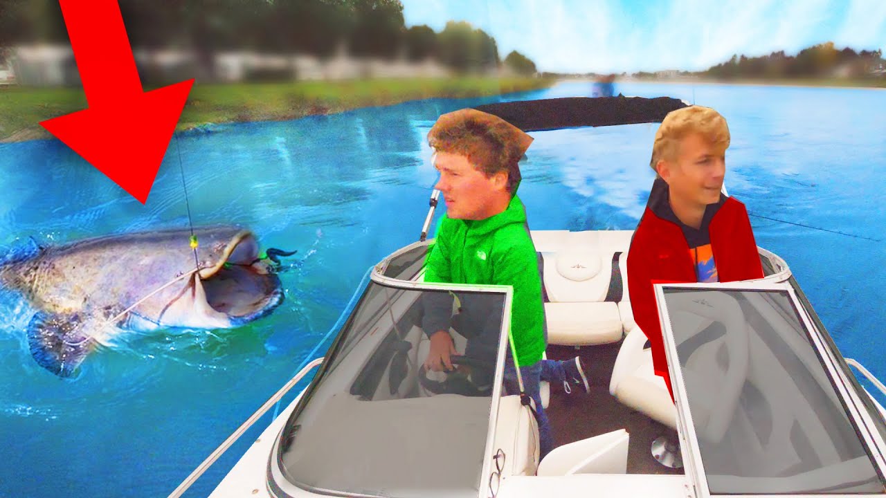 MEGA MEERVAL VISSEN MET DE SPEEDBOOT! *met een KIJKER*