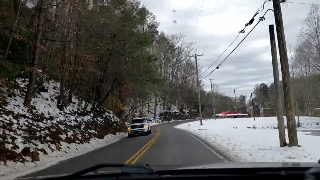 Winter Escape on Gatlinburg's Glades Road