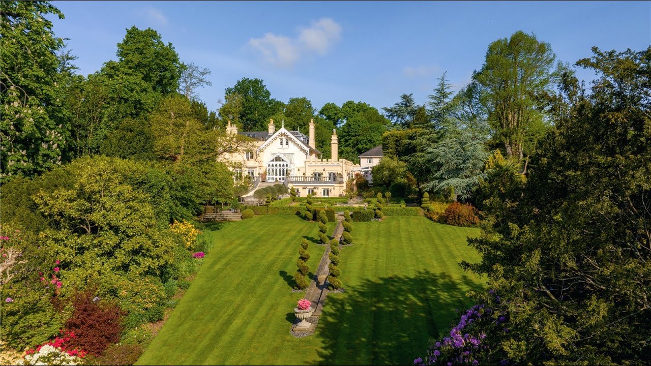 Highwood Hill, London, NW7