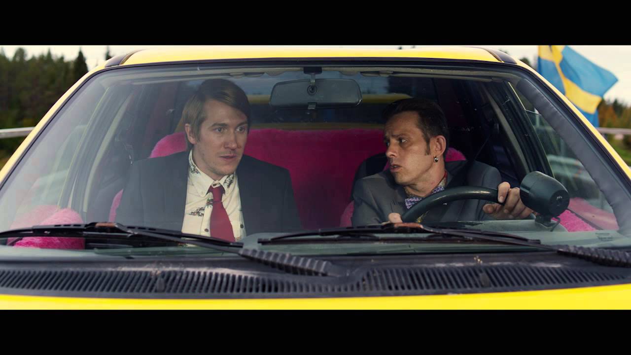 NAPAPIIRIN SANKARIT 2 -elokuvan virallinen trailer. Elokuvateattereissa 30.9.2015