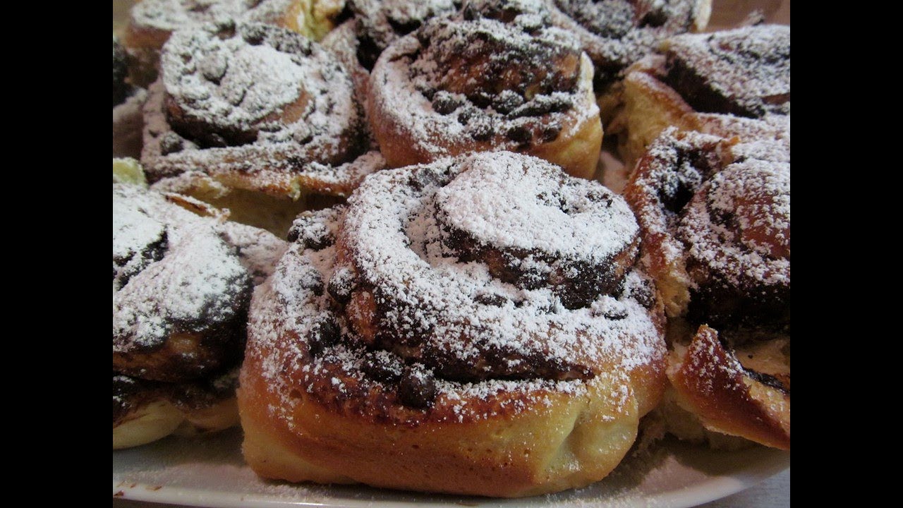 Roul&eacute;s brioch&eacute;s au chocolat/Булочки-завитушки с шоколадом/Chocolate sweet rolls/Melci cu ciocolată