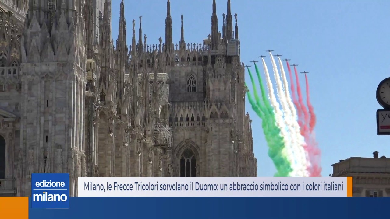 Milano, le Frecce Tricolori sorvolano il Duomo: un abbraccio simbolico con i colori italiani