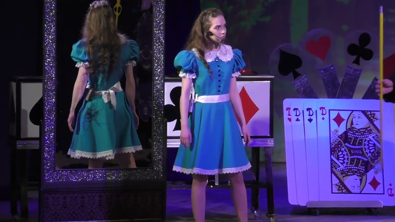 Алиса в стране чудес. Иллюзионный спектакль. Петрозаводск 07.11.2021.