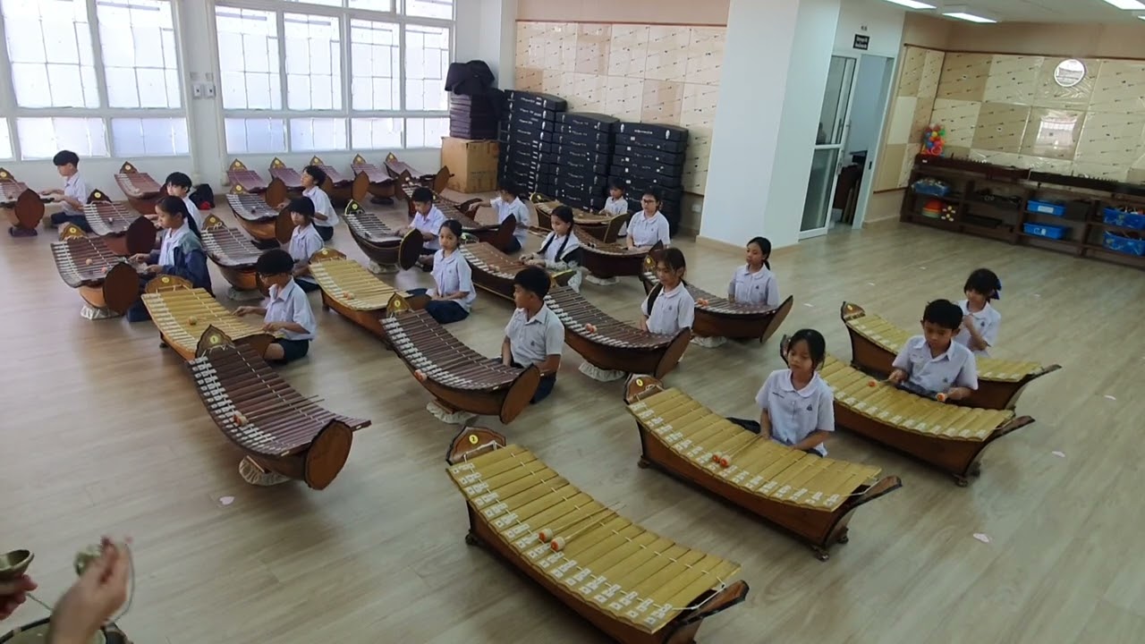 การบรรเลงทางฆ้องวงใหญ่จากนักเรียน ยูนิทดี  2 กลุ่ม 2 เทอม 2 ปีการศึกษา 2568