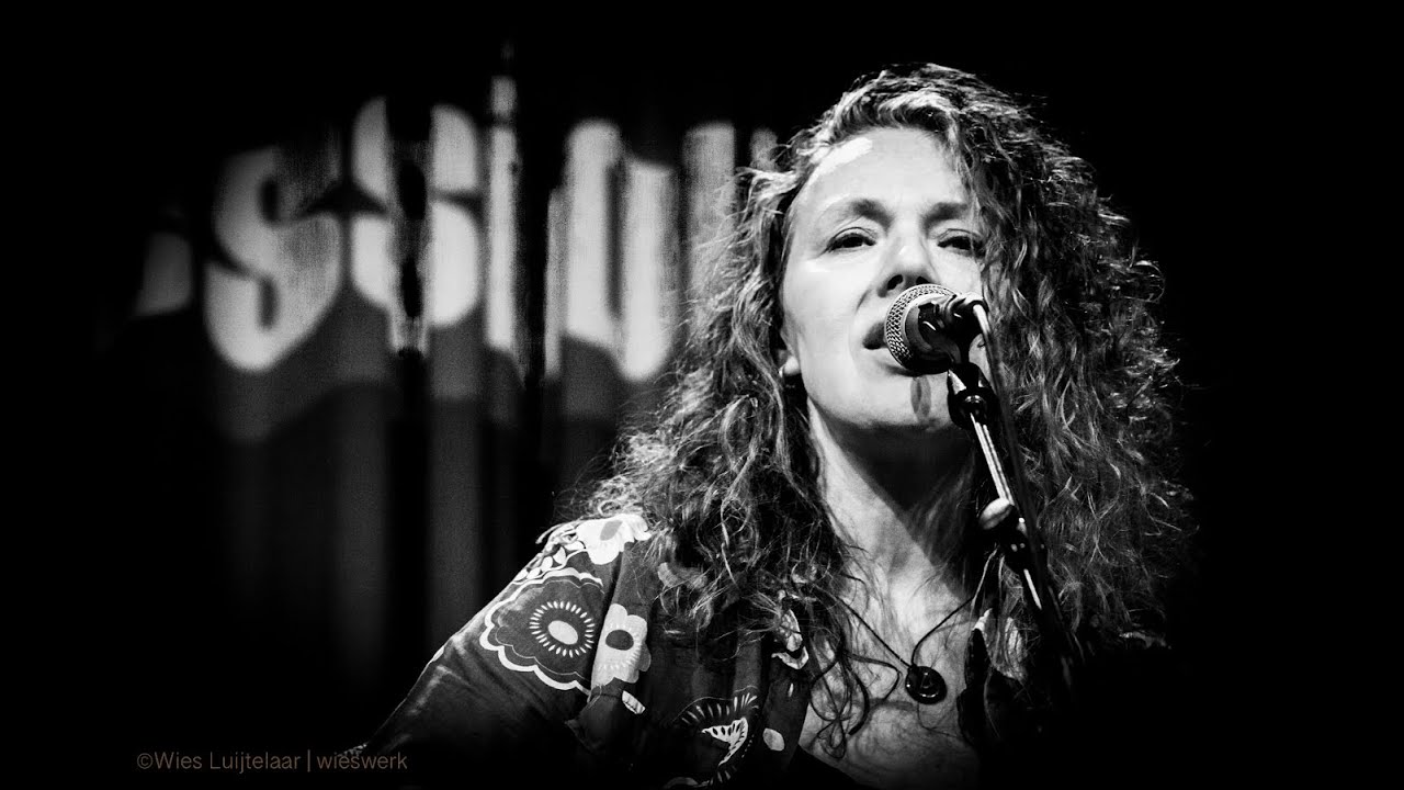 Angel from Montgomery (John Prine) - Blue Room Session - met: Eric van Dijsseldonk + Lucas Beukers
