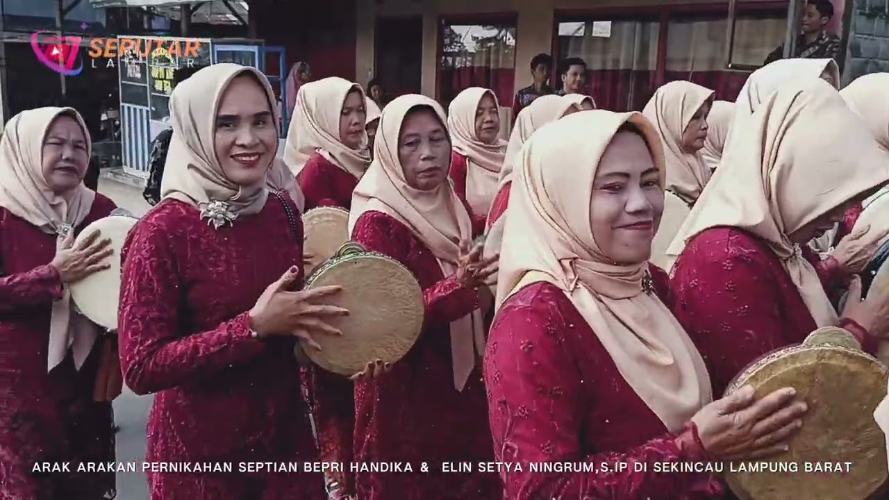 Arak Arakan Pernikahan Adat Lampung di sekincau Lampung Barat