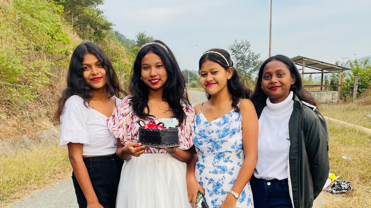 friend birthday party 🥳🎉🎂#youtubevlog #dailyvlog #subscribe #birthday #trending #friends #vlog