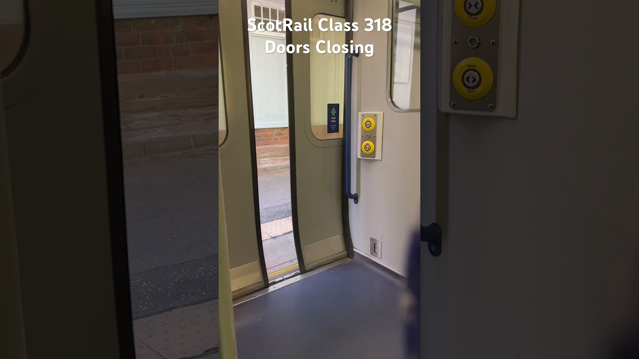 ScotRail Class 318 Doors Closing at Maxwell Park