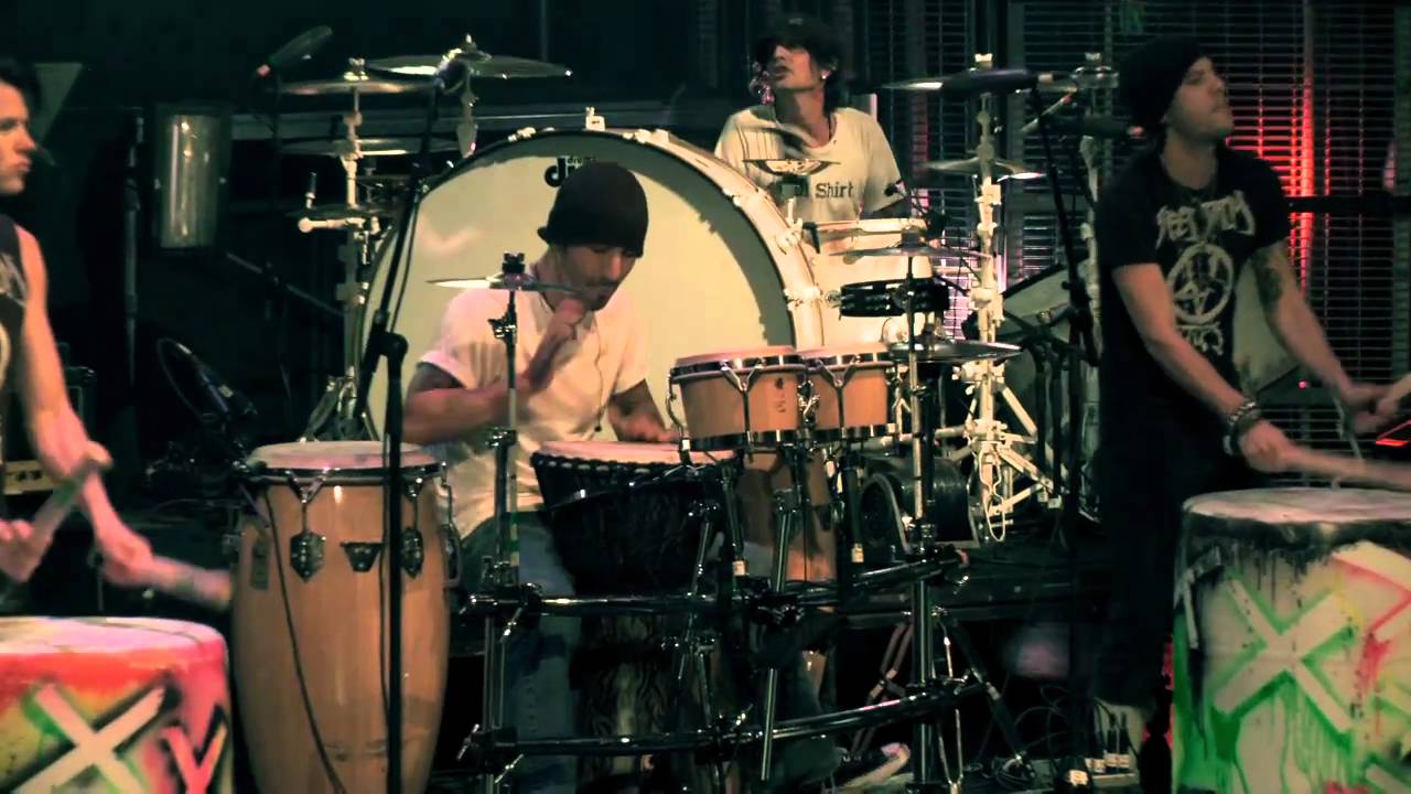 Tommy Lee Performs at Guitar Center's 21st Annual Drum-Off (2009)