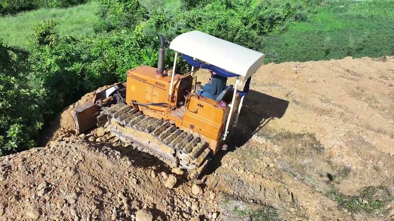 Start a New Project Delete Pond !! Bulldozer Komat'Su D21p Pushing Soil to Pond,Truck 5Ton Unloading