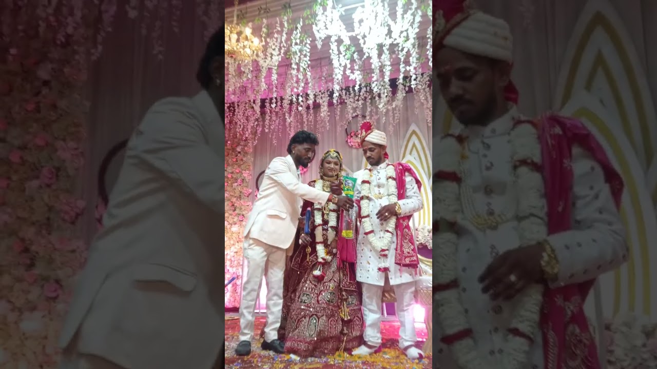 Nai Dulhan ka ghar ka kam Diya ja raha hai dekho dekho bahutPlease is video ko like Safai kar