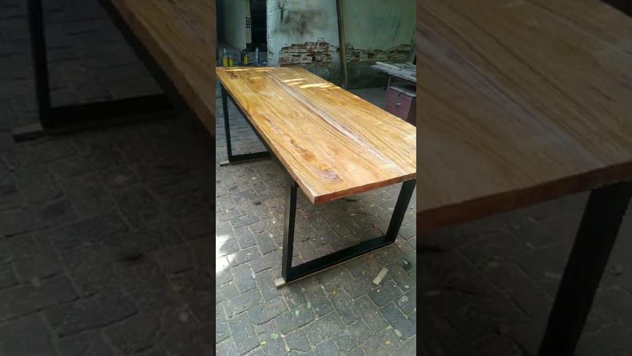 Mesa modelo industrial. Metalon e madeira umburana de cheiro