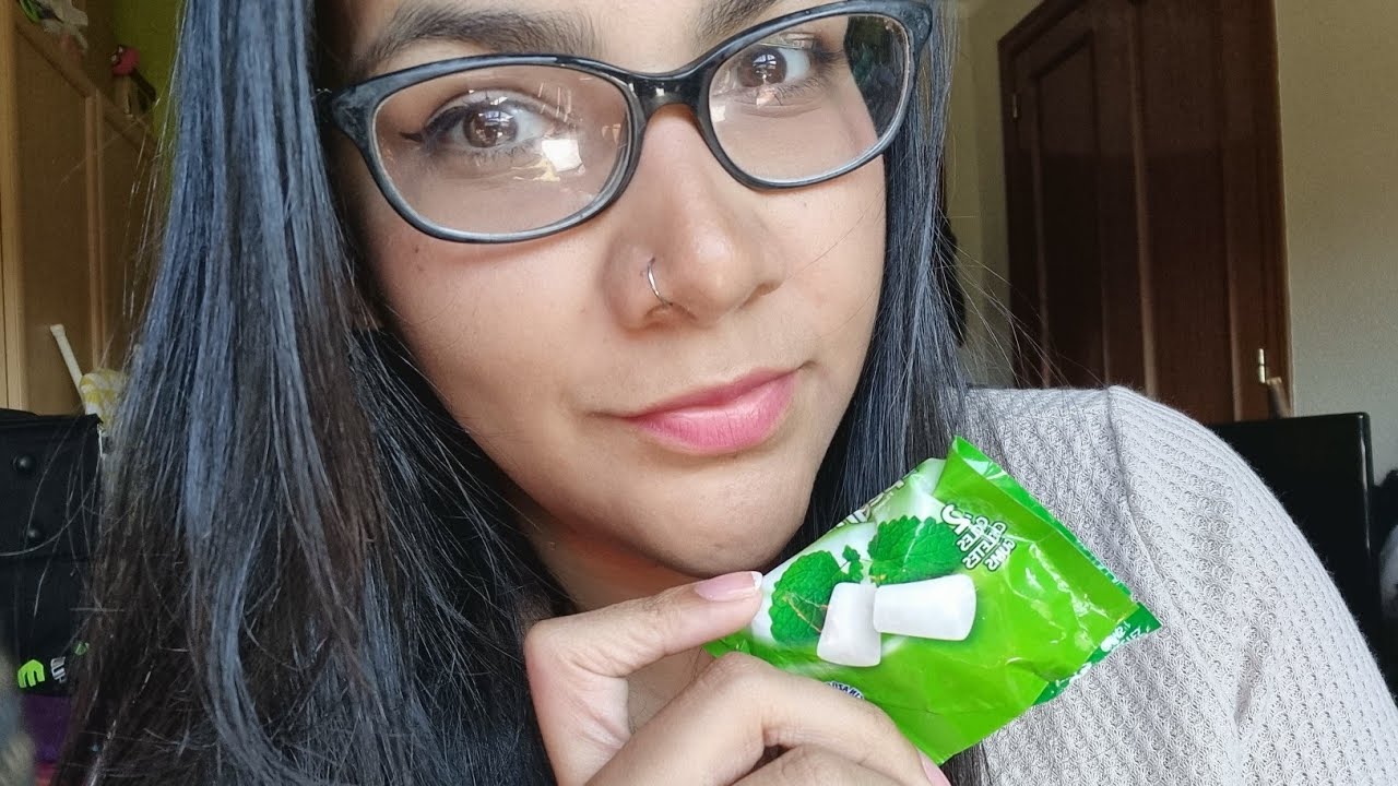 ASMR masticando chicle y charlando contigo de todo un poco 🤗