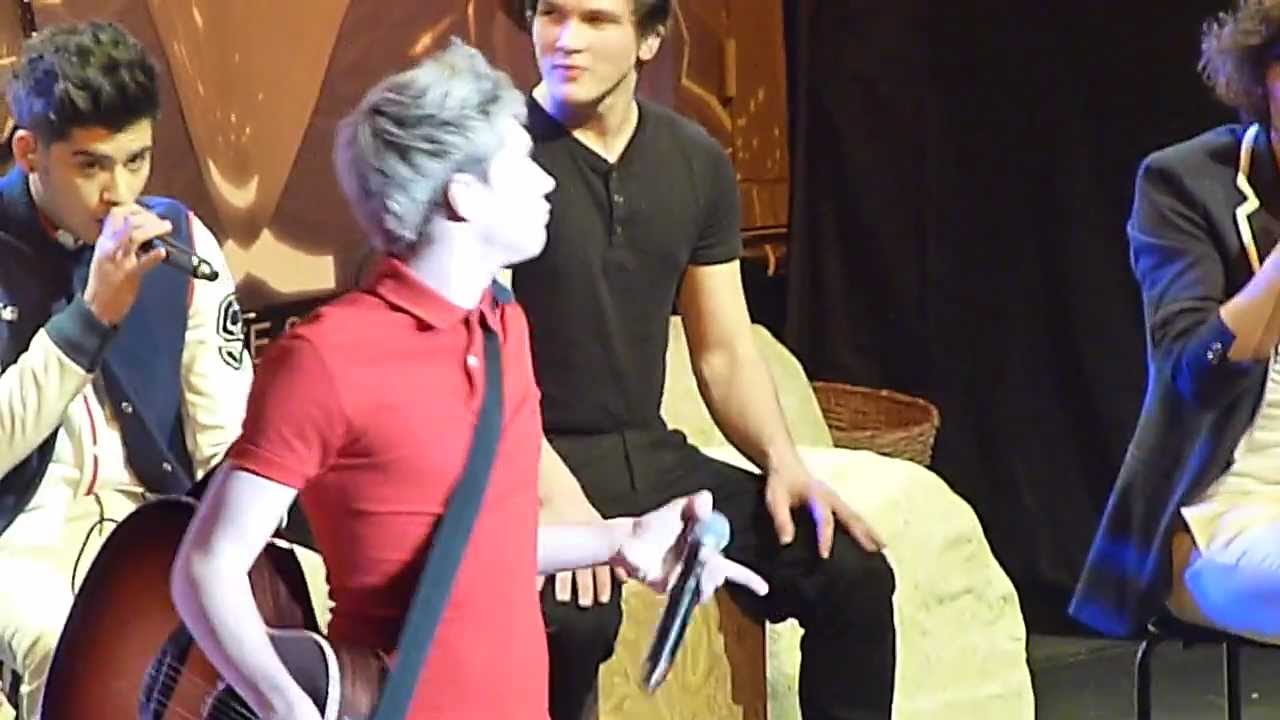 One Direction Live - Brighton Centre 8/01/12 Gotta Feeling/Valerie/Stereo Hearts/Torn