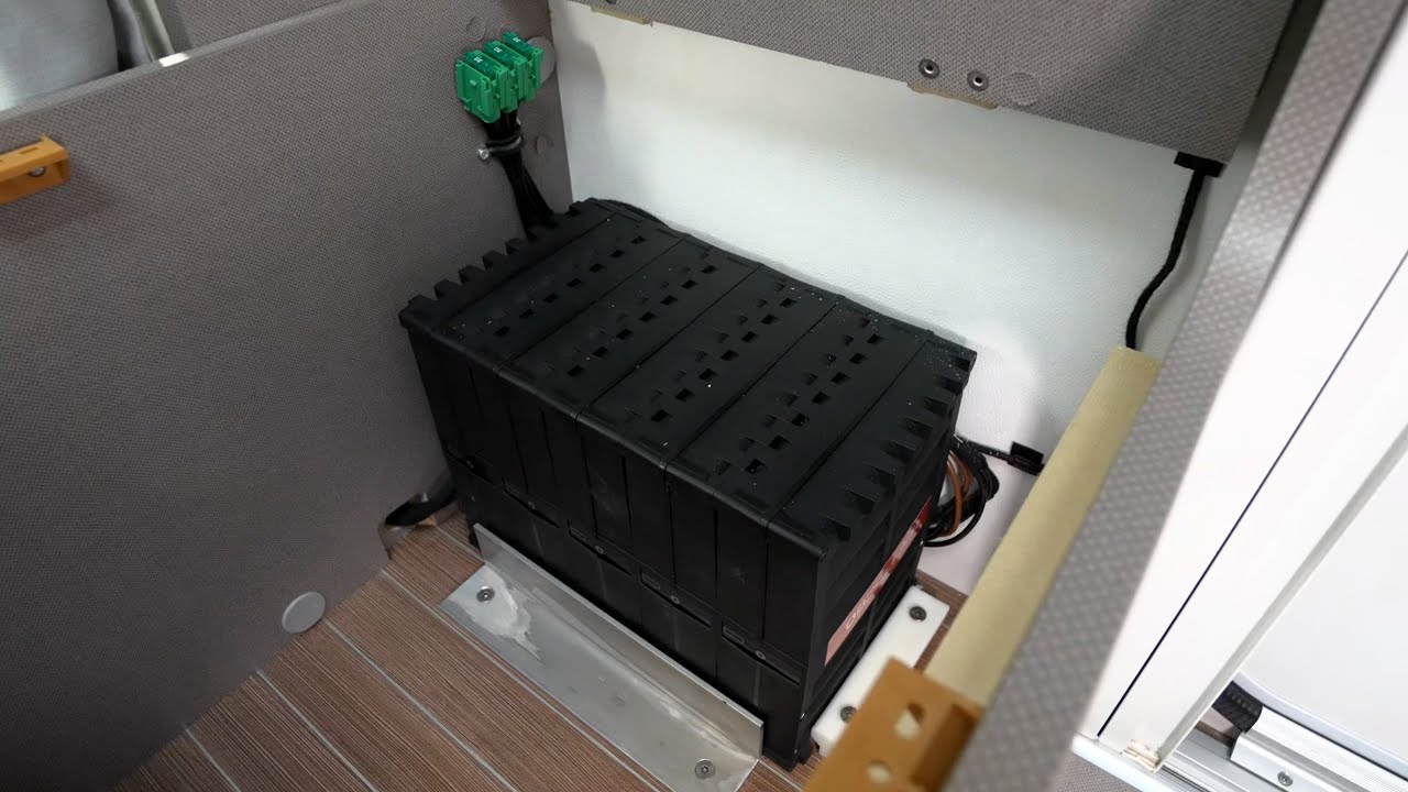 Lithium Batterien für Wohnmobile 2023: Etrusco BOS Batterie Originalzubehör