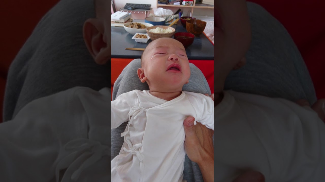 赤ちゃん おっぱい欲しくてたまらない(｀；ω；´)